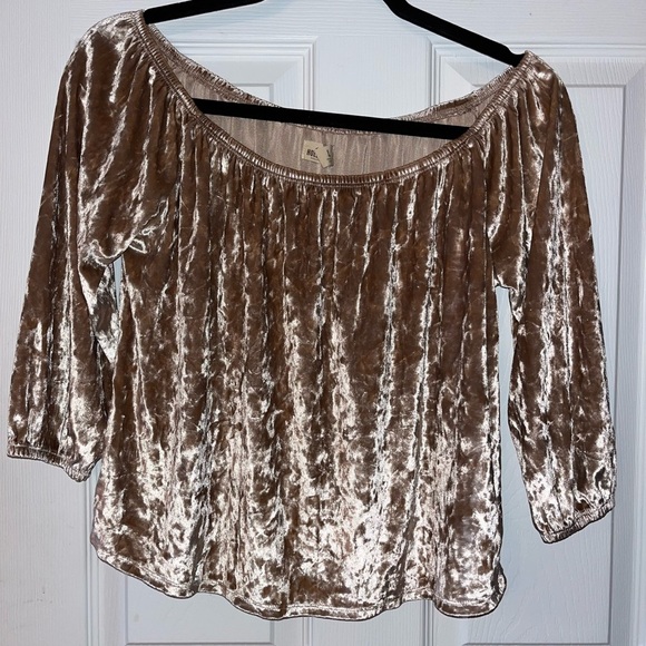 Hollister Shimmering Velvet Off-Shoulder Blouse Large - Picture 1 of 3